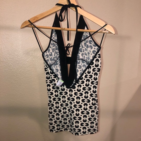 Patterned Backless top - Picture 2 of 2
